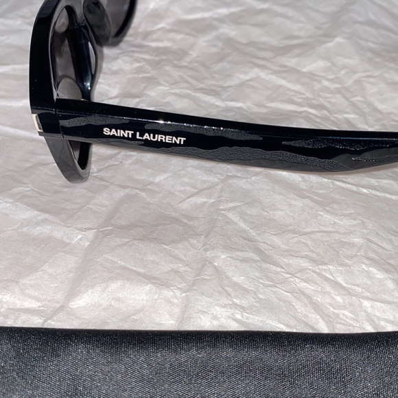 Authentic Saint Laurent sunglasses 🕶 - Picture 8 of 13